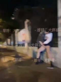 【11.25驚天大瓜】芭比Q了！女孩喝多被路人當街玩B，路邊