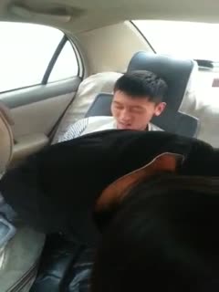 小情侣后座啪啪啪！妹子说你别照了