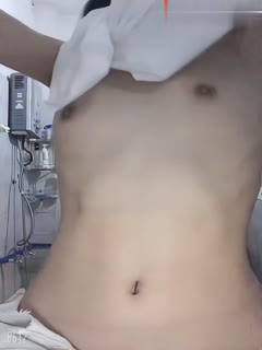 眼镜盆乳萝莉清纯瘦小的学生妹网恋线上裸聊后约线下操